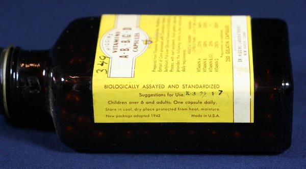 Vitamine A,B,D capsules 1943 USM 8