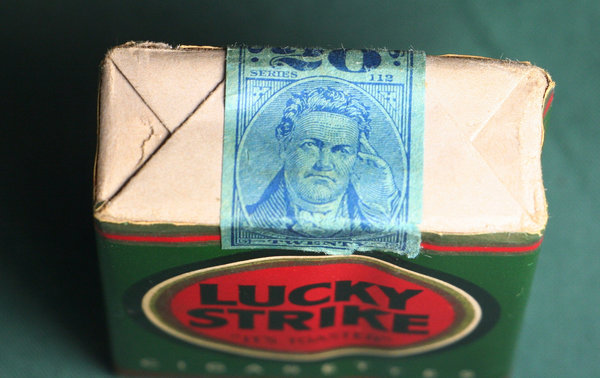 US cigarettes Lucky Strike green 1942 US S24